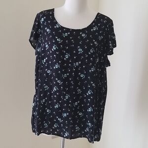 TORRID size 2X black floral flutter sleeve top